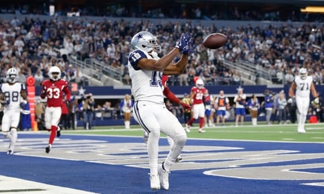allas Cowboys wide receiver Amari Cooper (19) catches a touchdown pass.