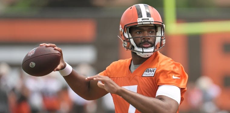 Browns quarterback Jacoby Brissett throws the ball at practice