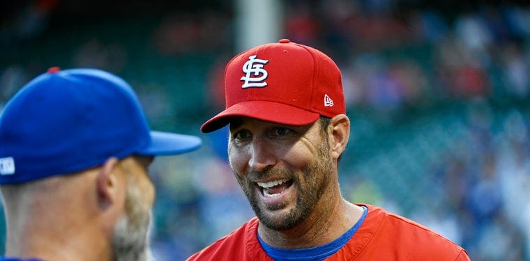 Cardinals starting pitcher Adam Wainwright talks with Chicago Cubs manager David Ross