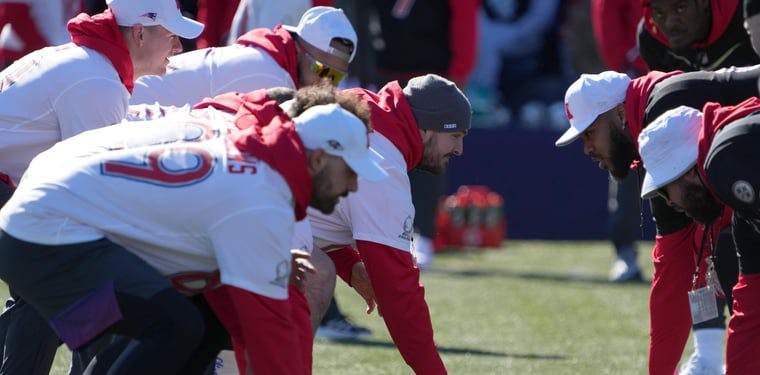 Chargers Center Corey Linsley snaps the ball at the AFC's Pro Bowl practice in Las Vegas